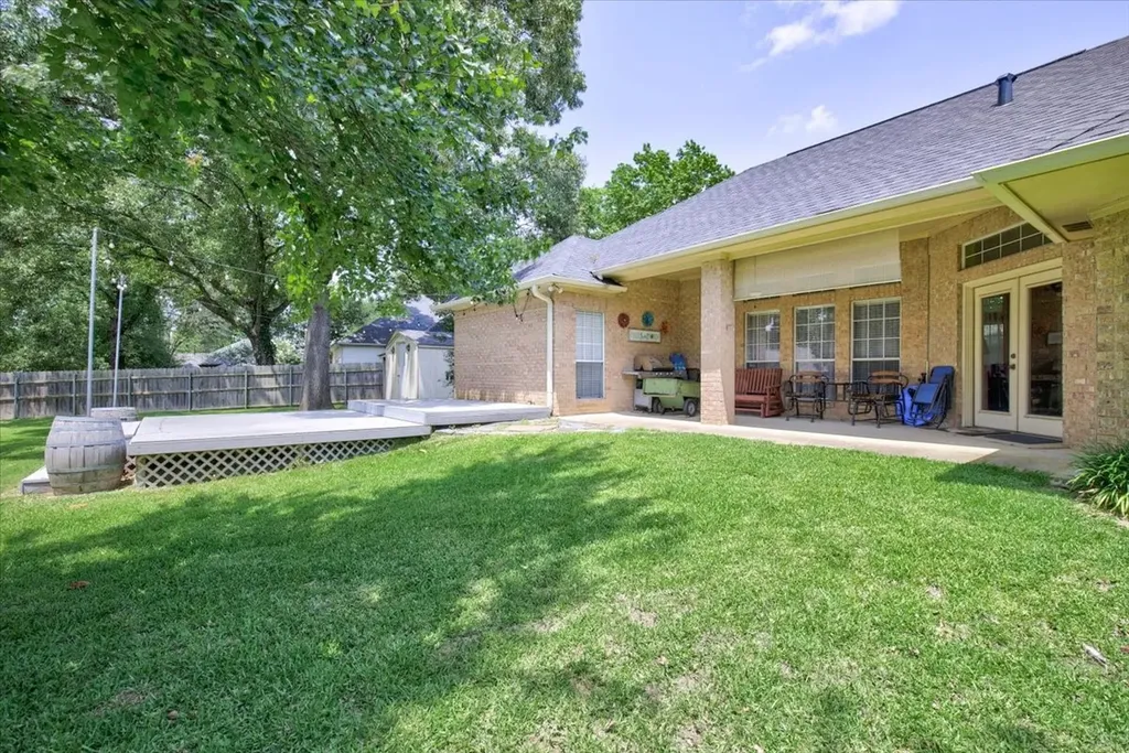 18400 Woodhollow Drive Flint TX 75762