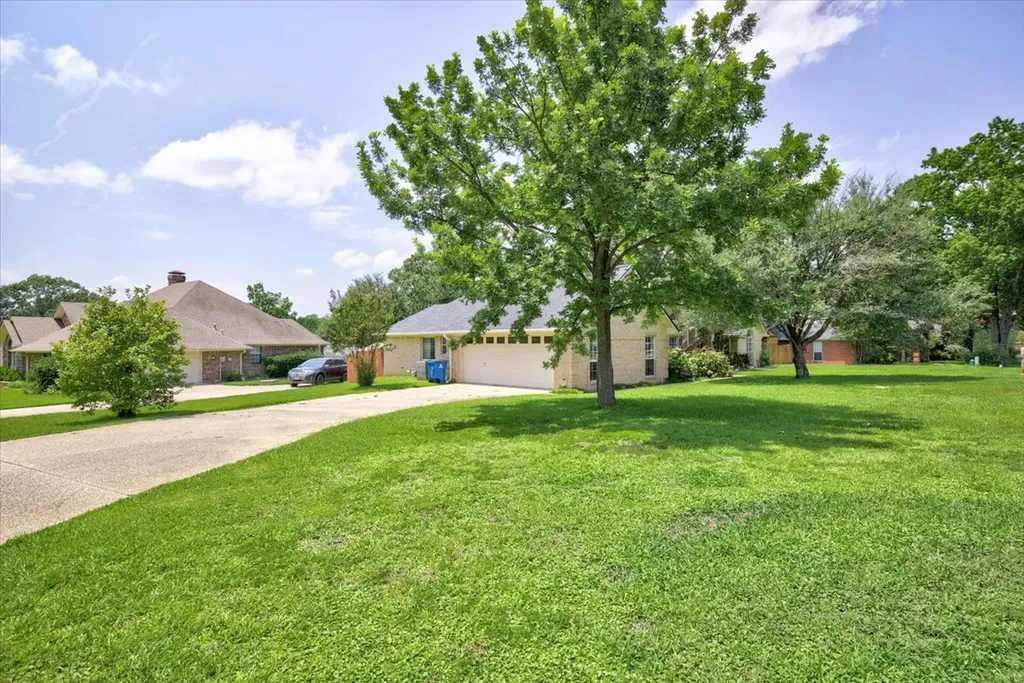 18400 Woodhollow Drive Flint TX 75762