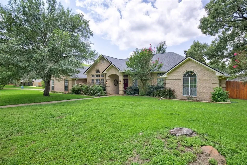 18400 Woodhollow Drive Flint TX 75762