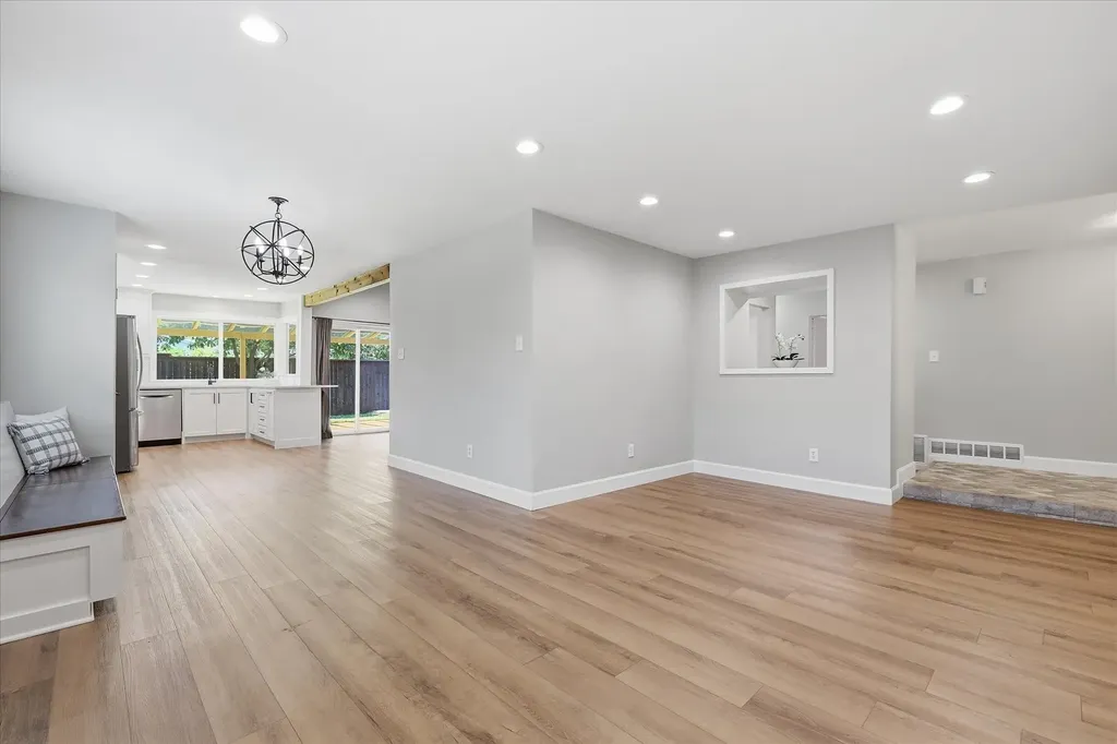 2117 Via Estrada Carrollton TX 75006