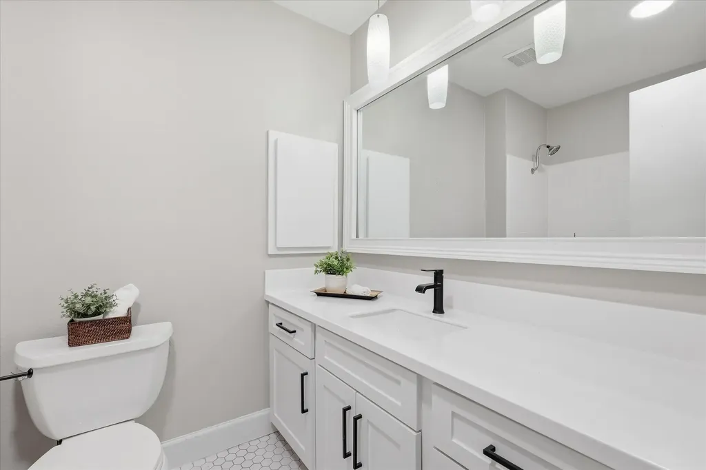 2117 Via Estrada Carrollton TX 75006