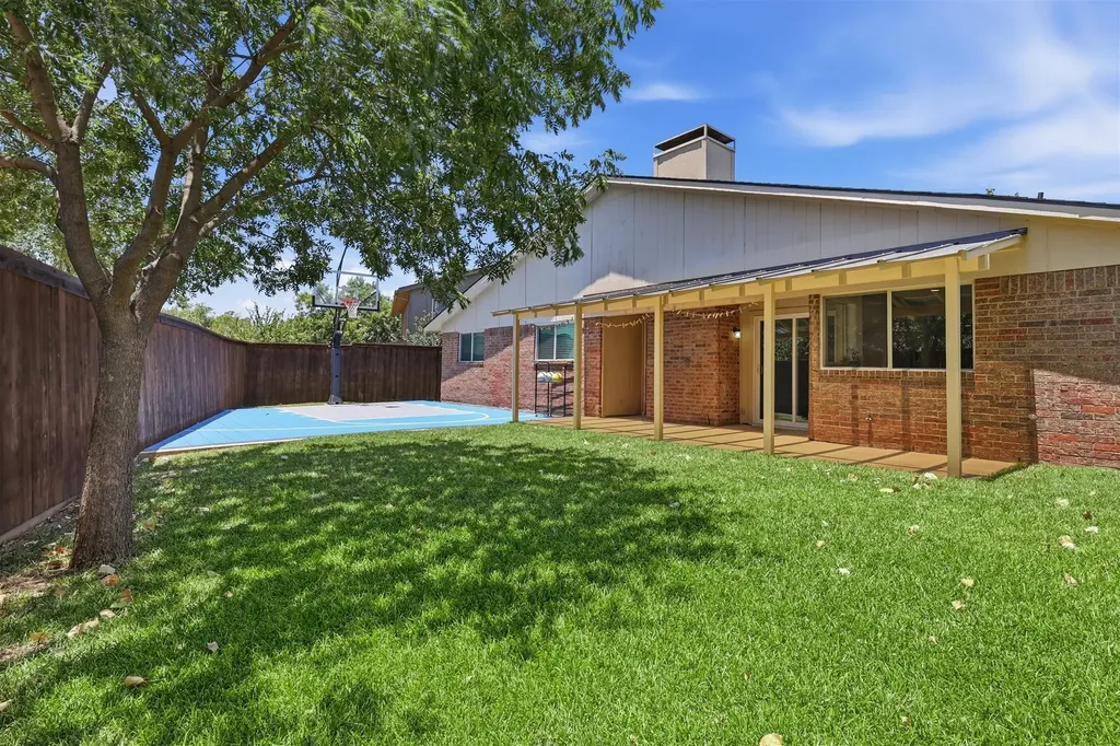 2117 Via Estrada Carrollton TX 75006