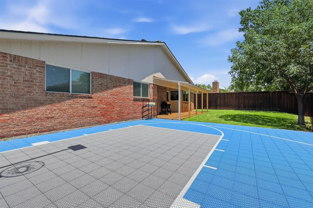 2117 Via Estrada Carrollton TX 75006