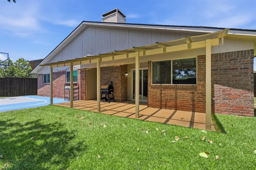 2117 Via Estrada Carrollton TX 75006