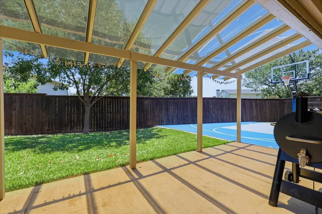 2117 Via Estrada Carrollton TX 75006