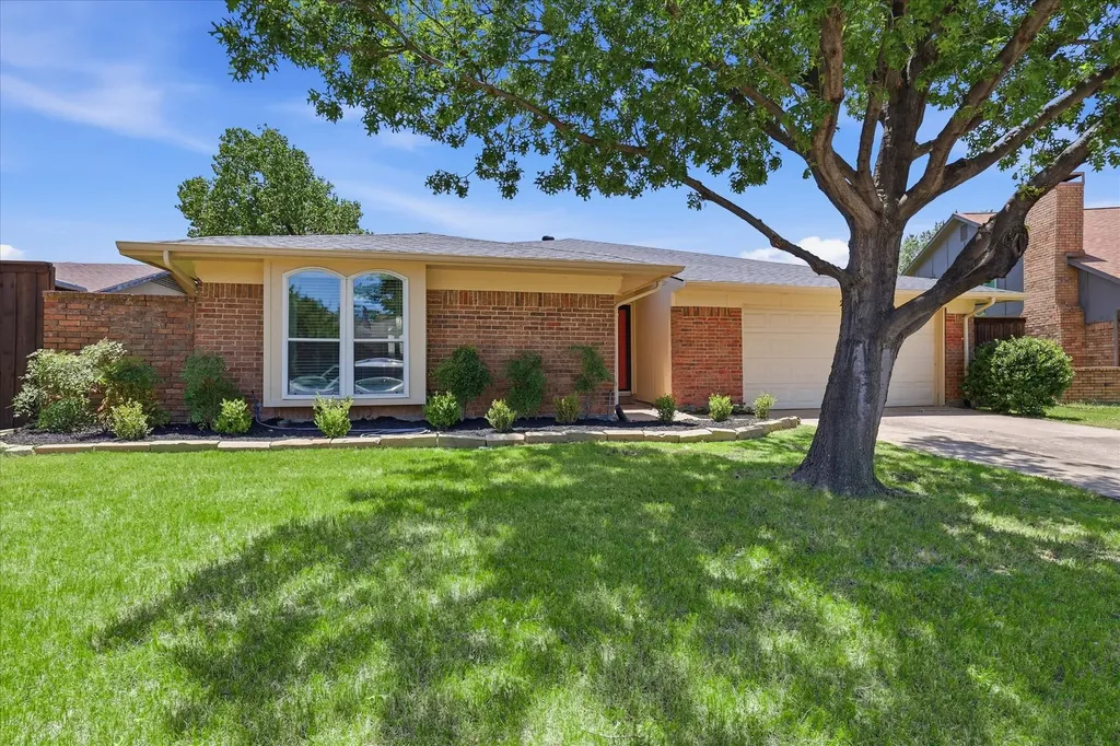 2117 Via Estrada Carrollton TX 75006