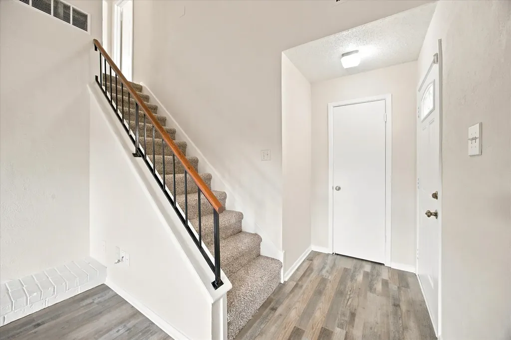 4913 Burlingame Drive Garland TX 75043