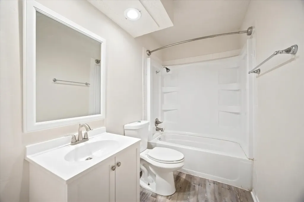 4913 Burlingame Drive Garland TX 75043