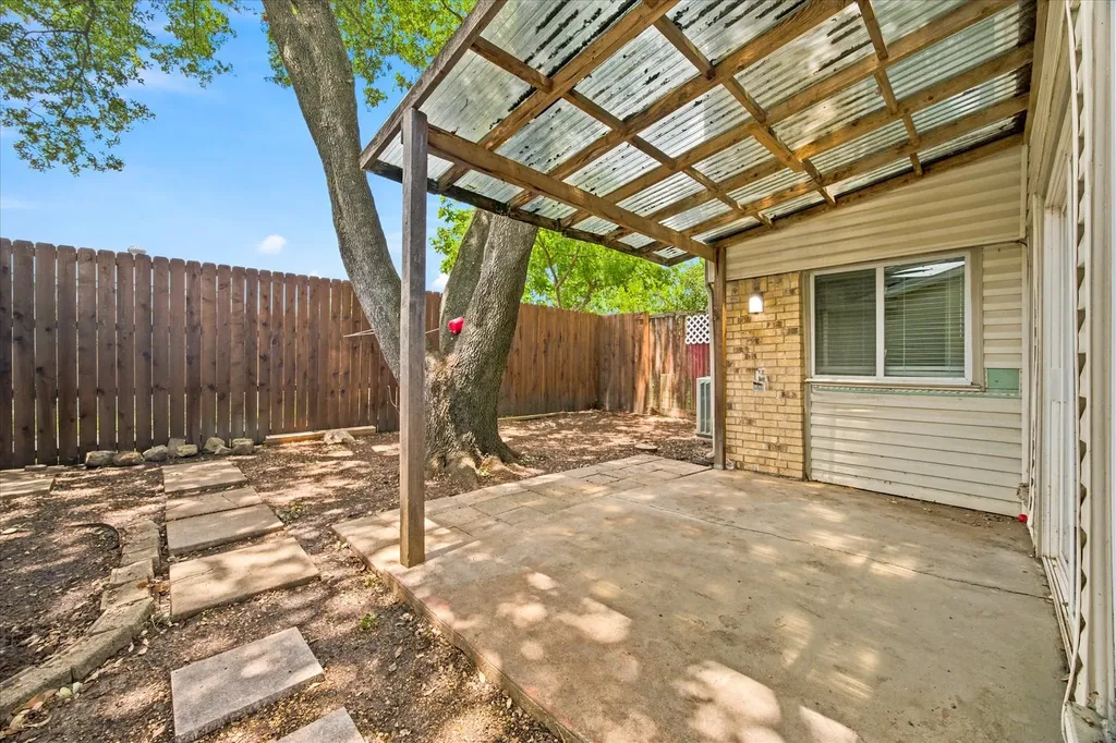 4913 Burlingame Drive Garland TX 75043
