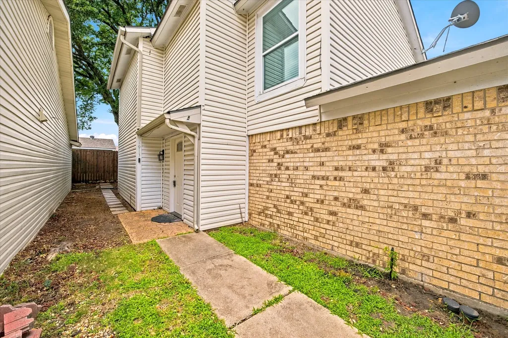 4913 Burlingame Drive Garland TX 75043