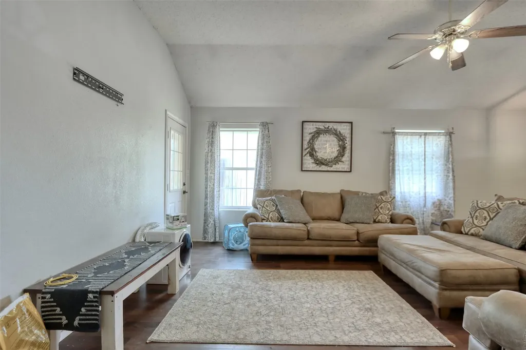 108 Wolf Lane Lacy Lakeview TX 76705