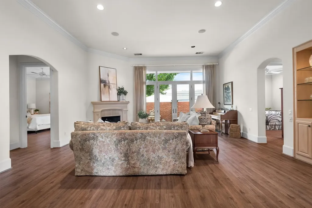 12 Park Row Court Pantego TX 76013