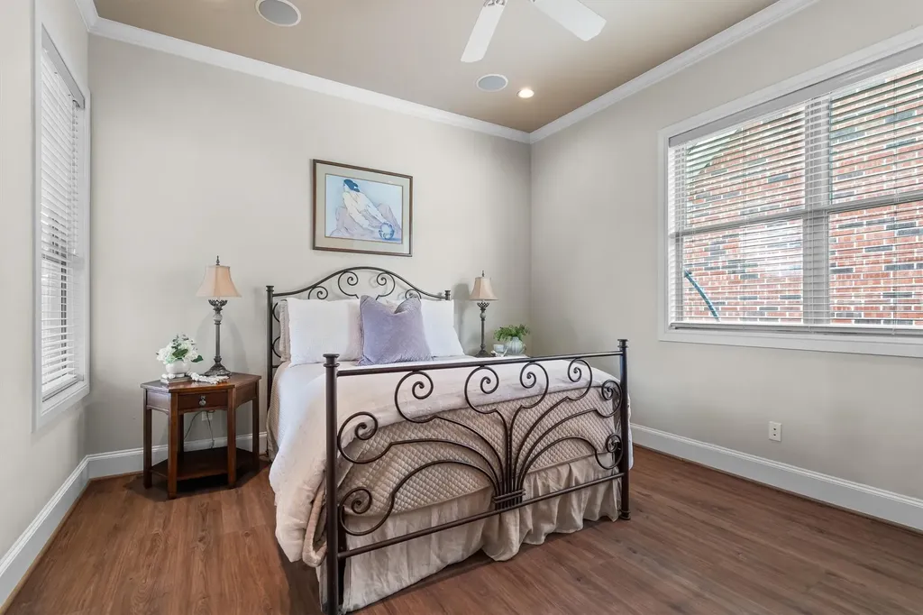 12 Park Row Court Pantego TX 76013