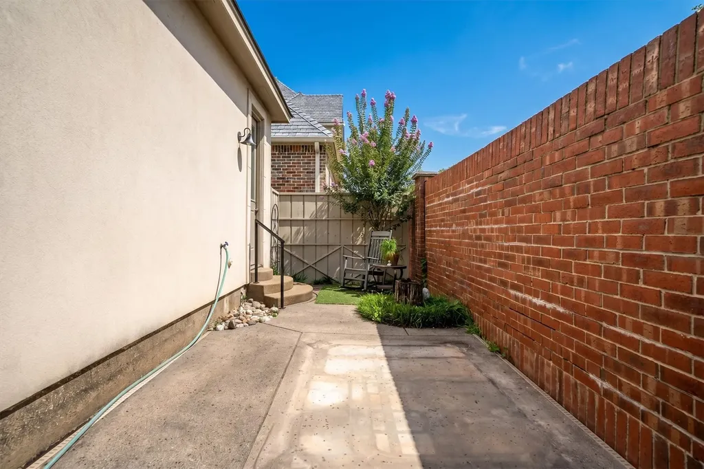 12 Park Row Court Pantego TX 76013