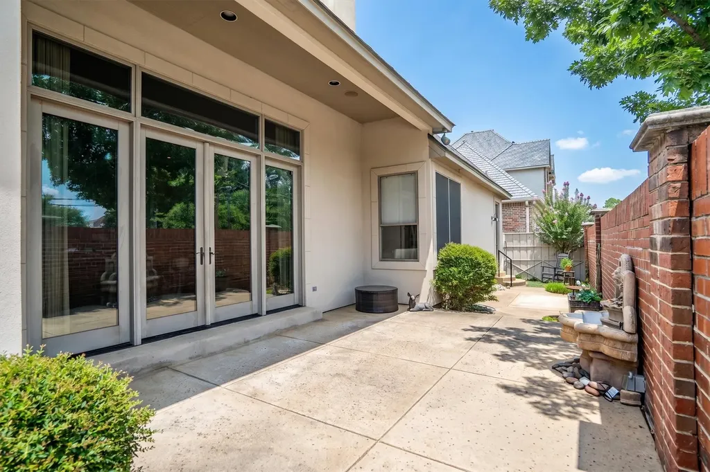 12 Park Row Court Pantego TX 76013