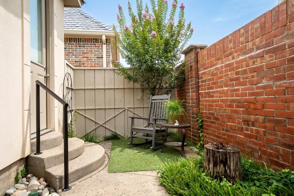 12 Park Row Court Pantego TX 76013