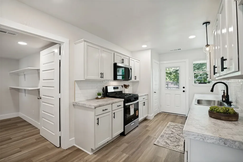 215 Loma Drive Garland TX 75040