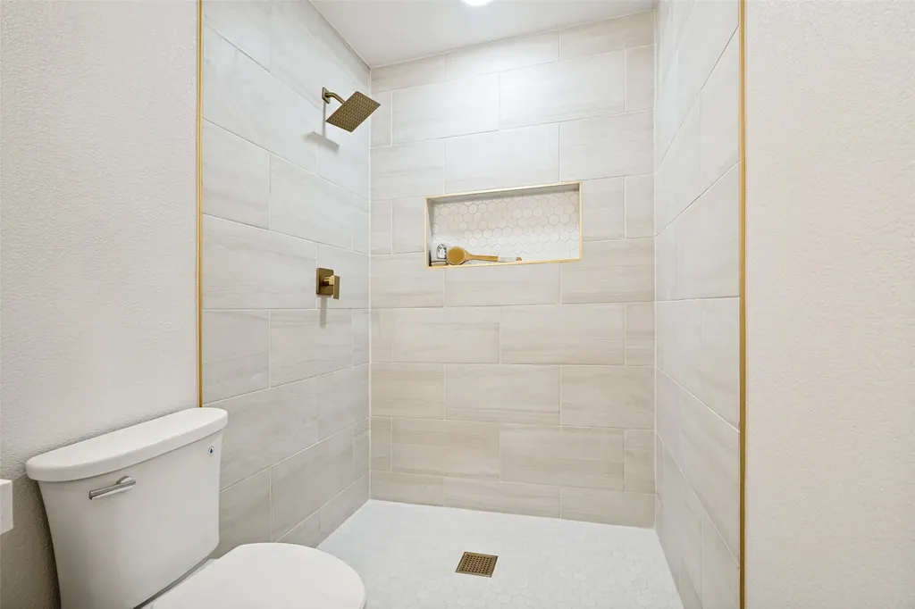215 Loma Drive Garland TX 75040