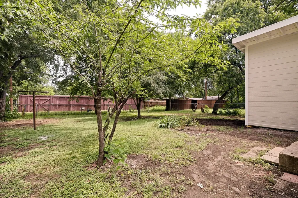 215 Loma Drive Garland TX 75040