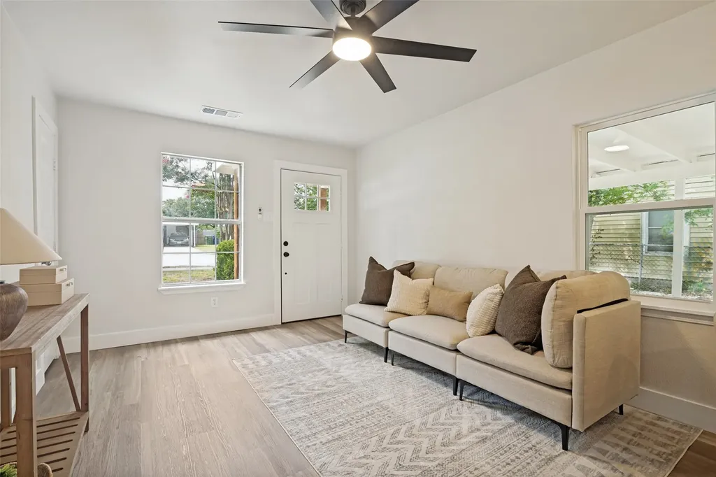 215 Loma Drive Garland TX 75040
