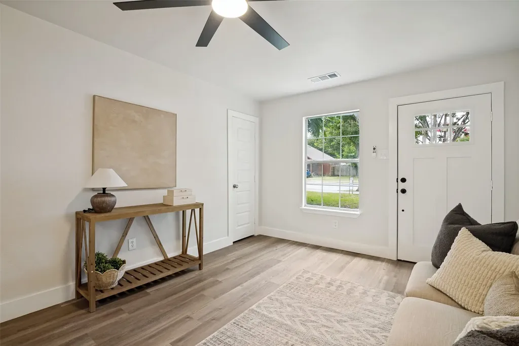 215 Loma Drive Garland TX 75040