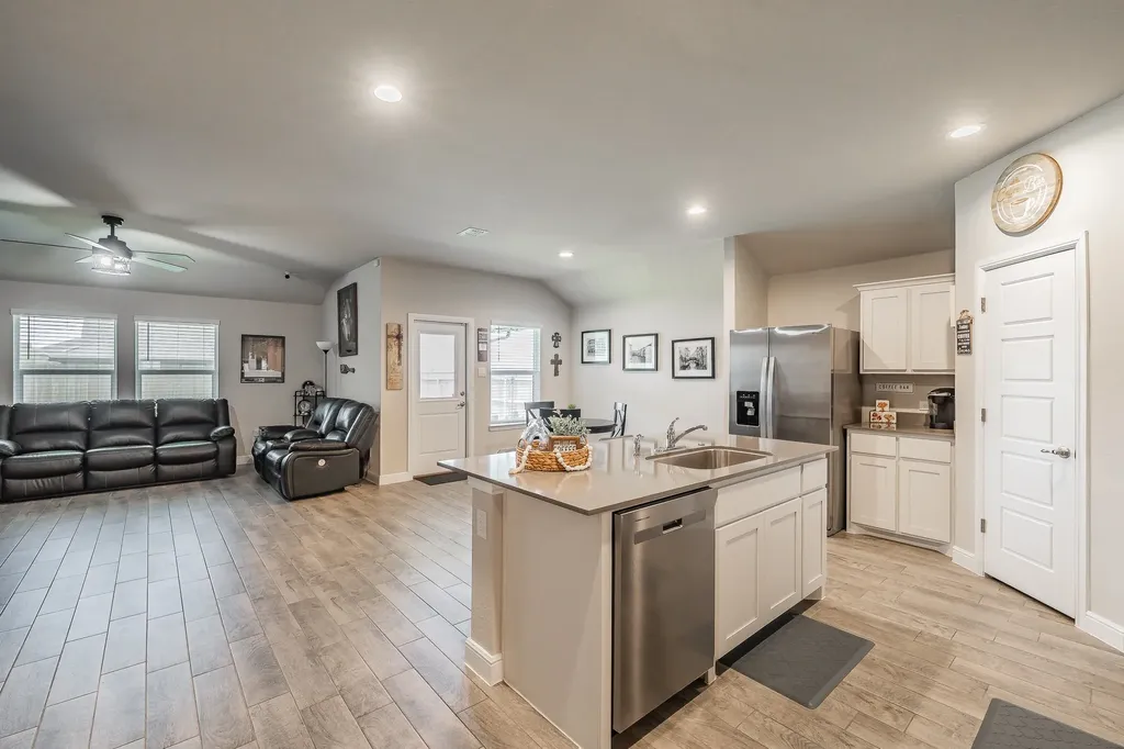 713 Breckenridge Park Drive Alvarado TX 76009
