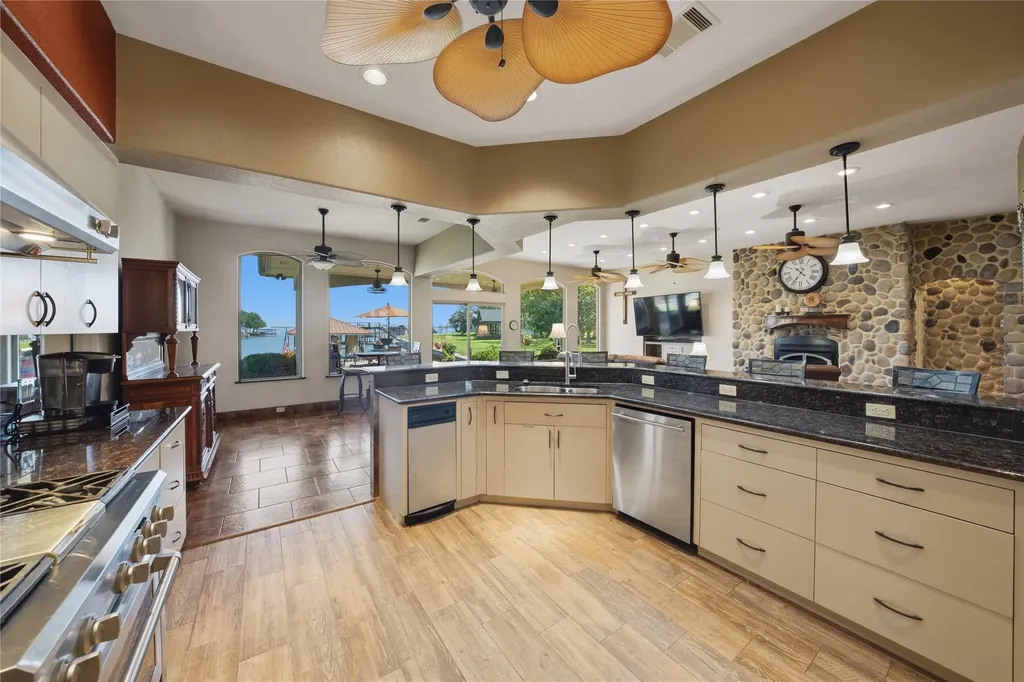 2547 Groves Drive Tool TX 75143