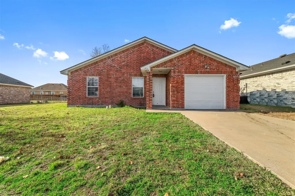 1716 Manor Garden Greenville TX 75401