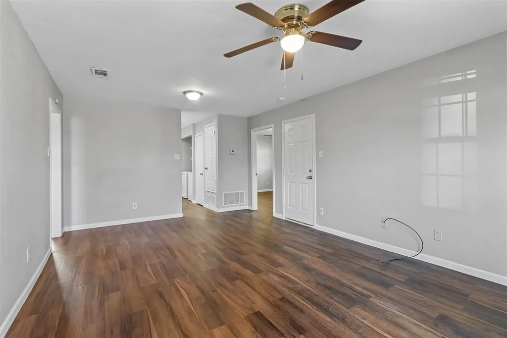 1716 Manor Garden Greenville TX 75401