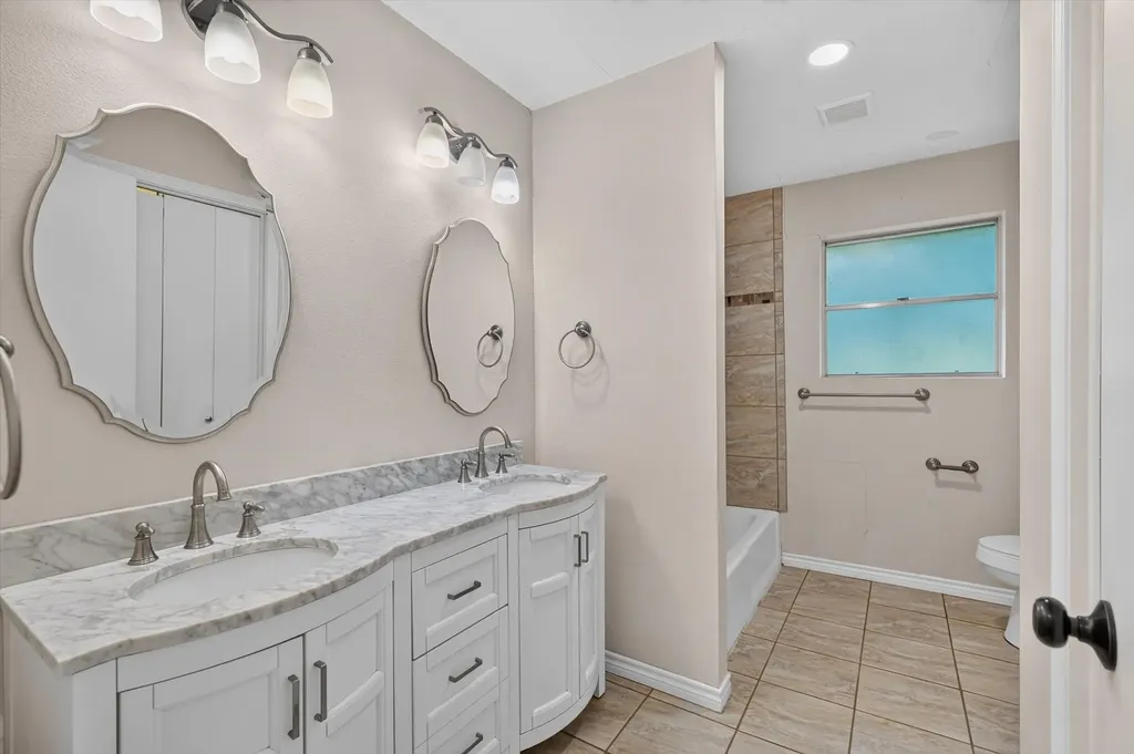 387 Avenue D Point TX 75472