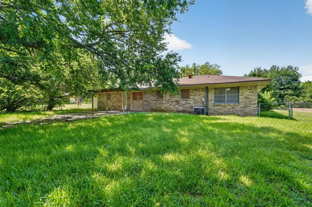 387 Avenue D Point TX 75472