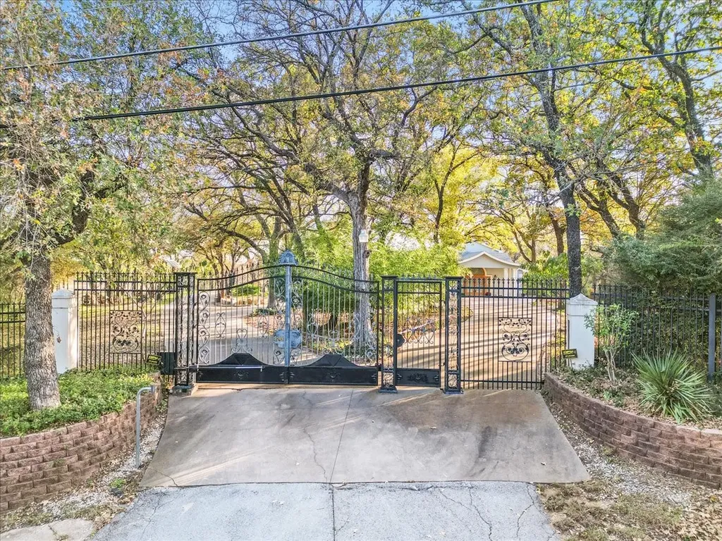8248 Meadowbrook Drive Fort Worth TX 76120