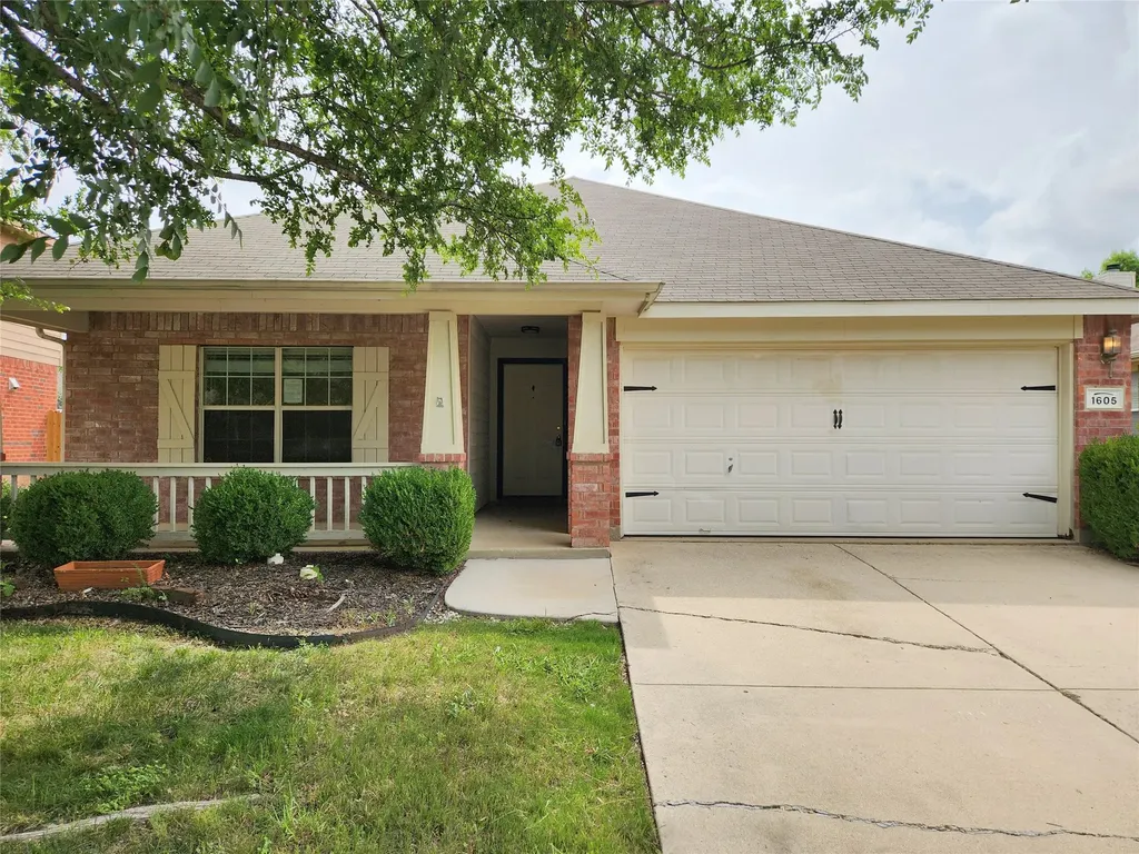 1605 Cardinal Way Aubrey TX 76227