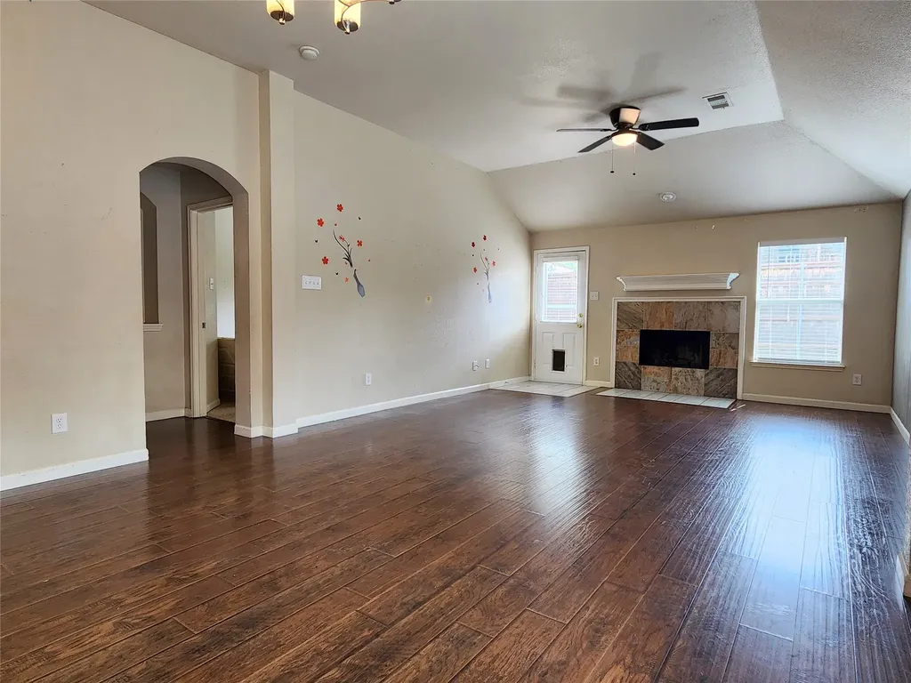 1605 Cardinal Way Aubrey TX 76227