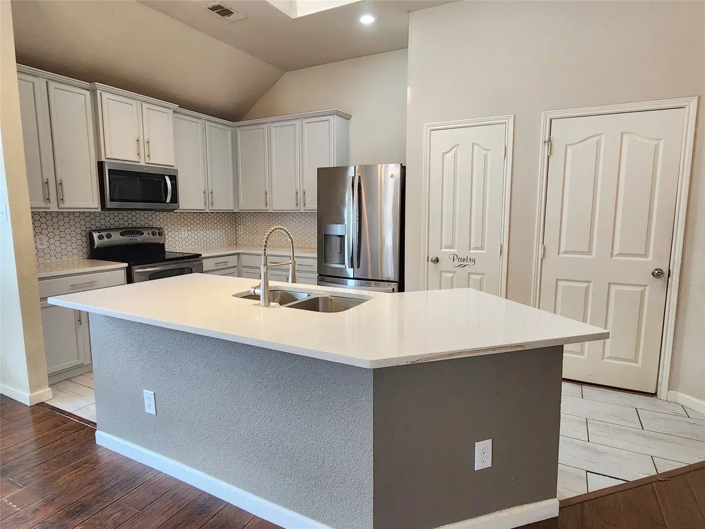 1605 Cardinal Way Aubrey TX 76227