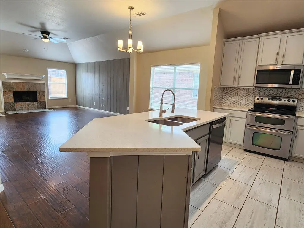 1605 Cardinal Way Aubrey TX 76227