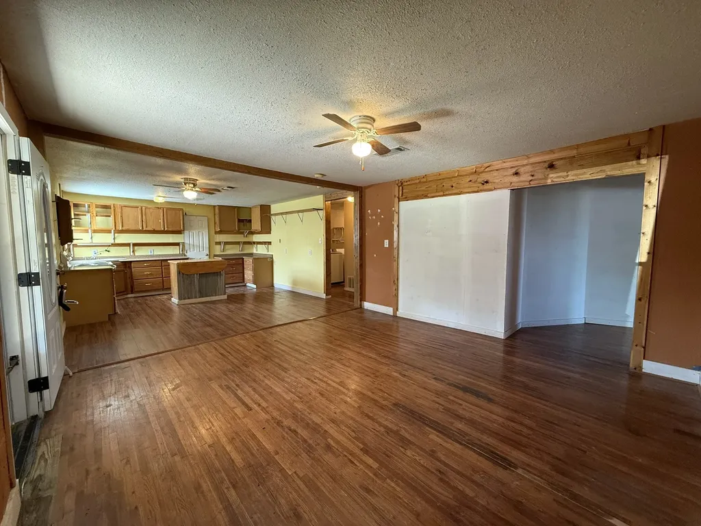 2204 Daniels Drive Joshua TX 76058