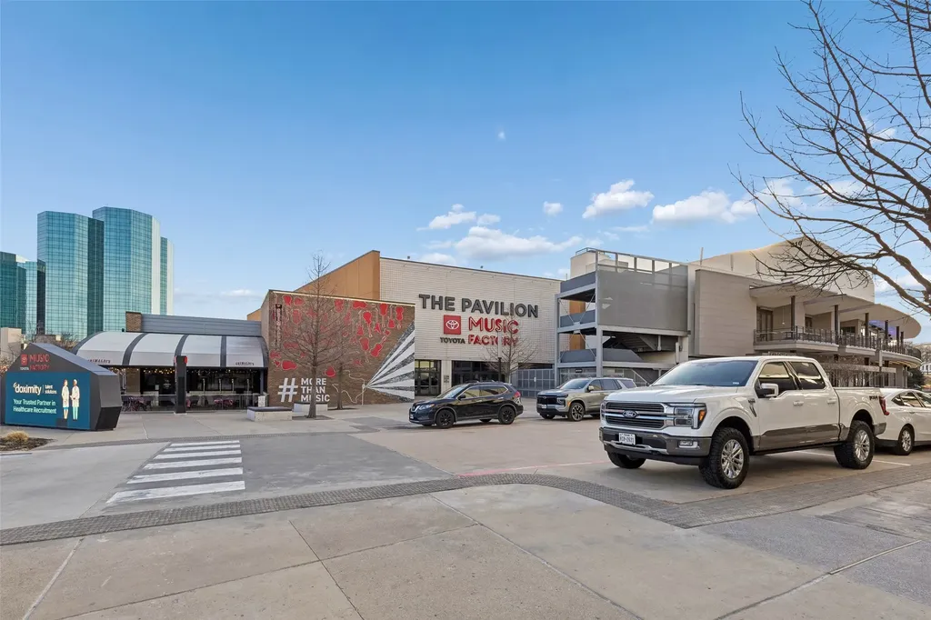 330 Las Colinas Boulevard E Irving TX 75039