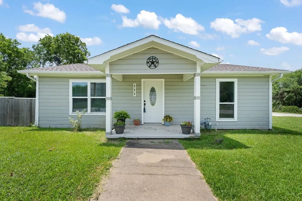 111 W Shelton Street Alvarado TX 76009