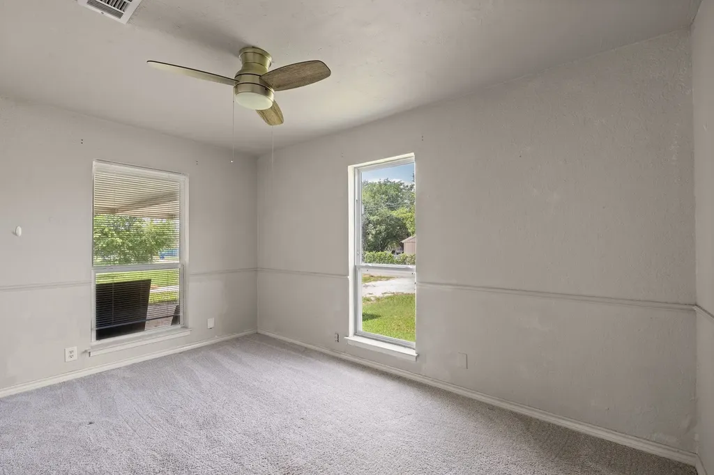 111 W Shelton Street Alvarado TX 76009