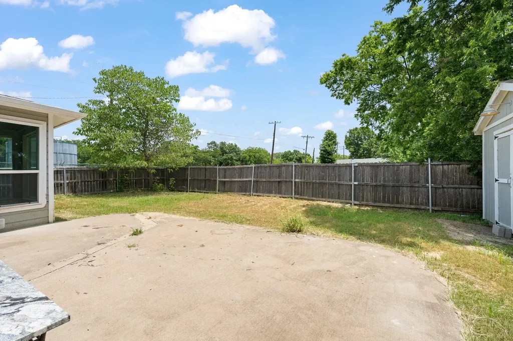 111 W Shelton Street Alvarado TX 76009
