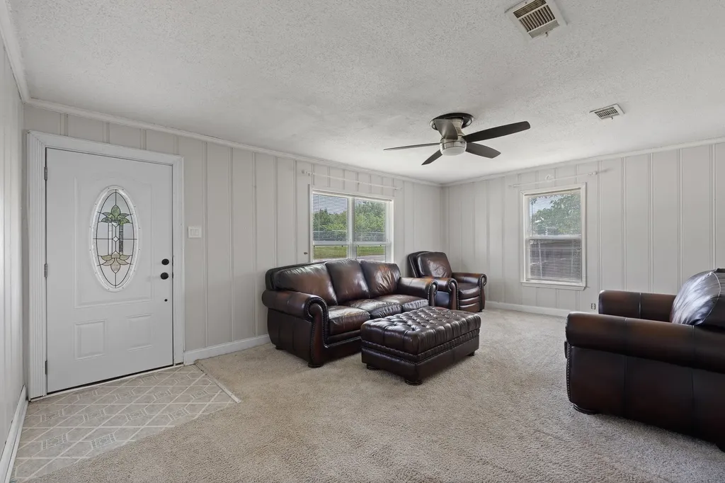 111 W Shelton Street Alvarado TX 76009