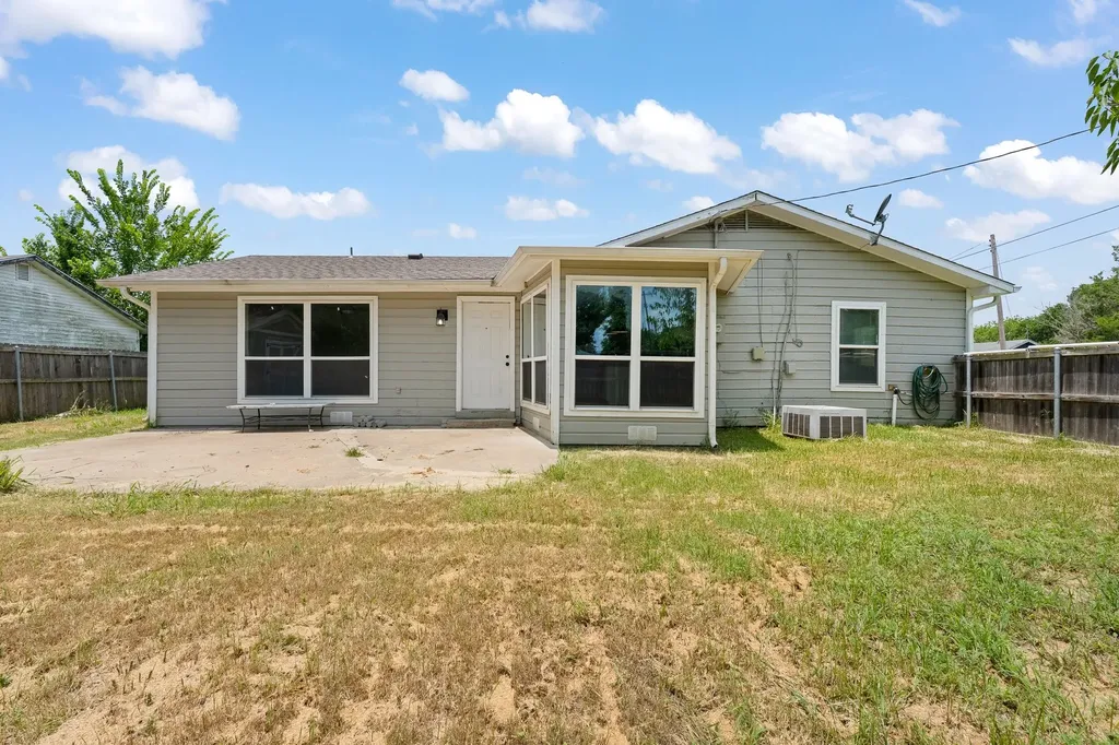 111 W Shelton Street Alvarado TX 76009
