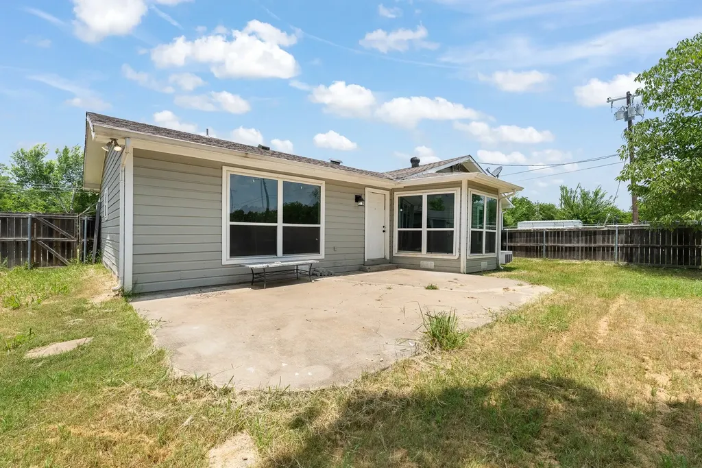 111 W Shelton Street Alvarado TX 76009