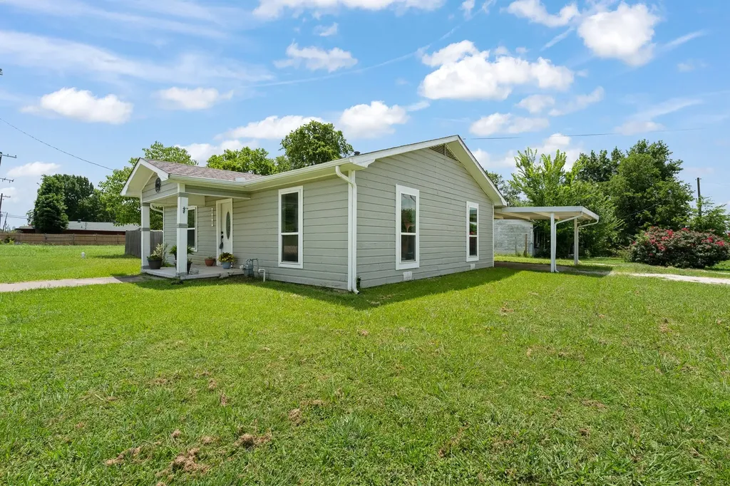 111 W Shelton Street Alvarado TX 76009