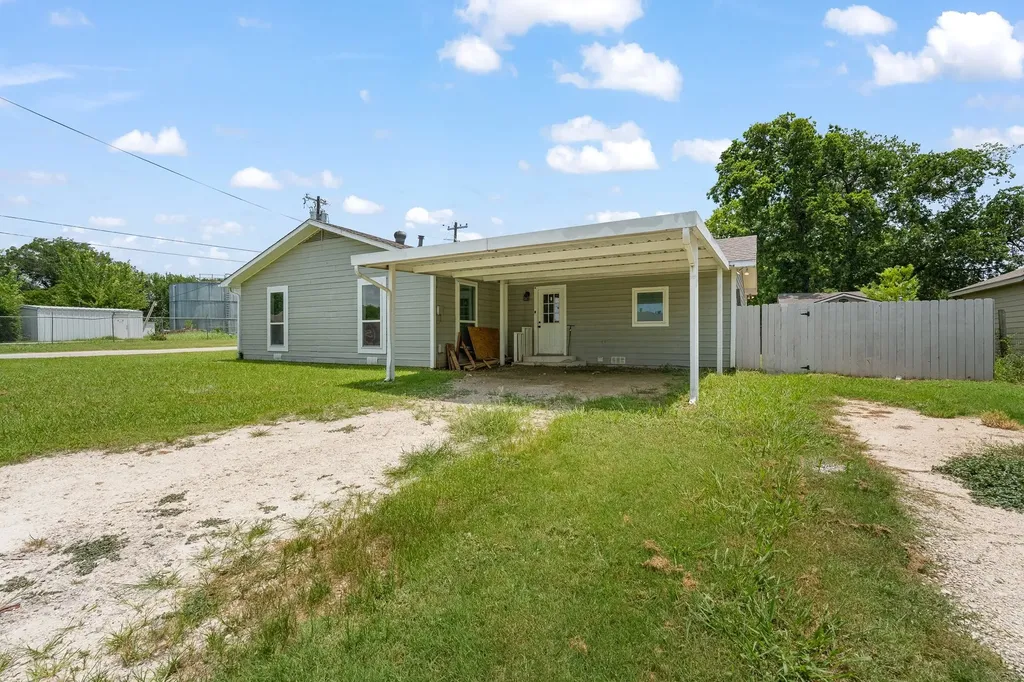 111 W Shelton Street Alvarado TX 76009