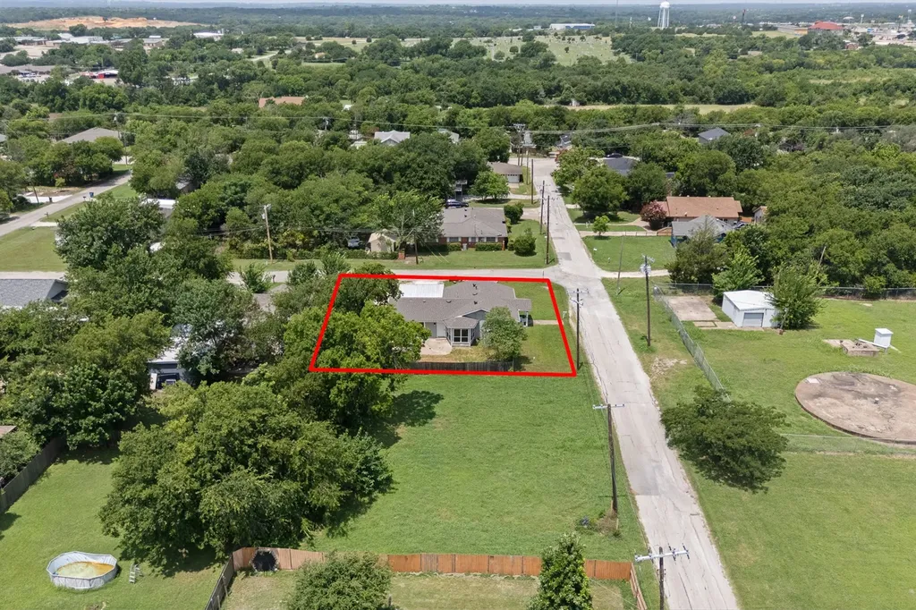 111 W Shelton Street Alvarado TX 76009