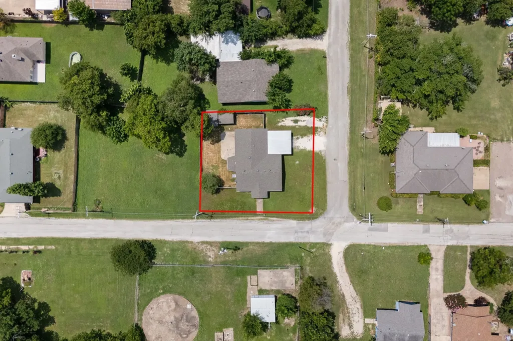 111 W Shelton Street Alvarado TX 76009
