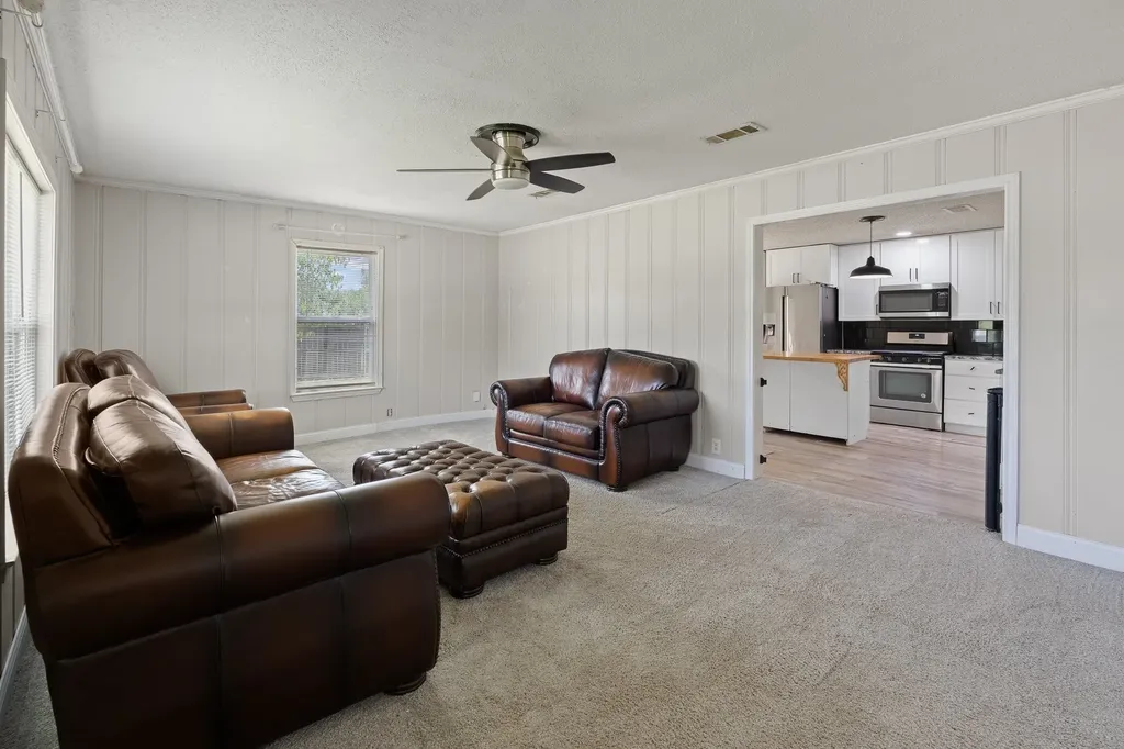 111 W Shelton Street Alvarado TX 76009