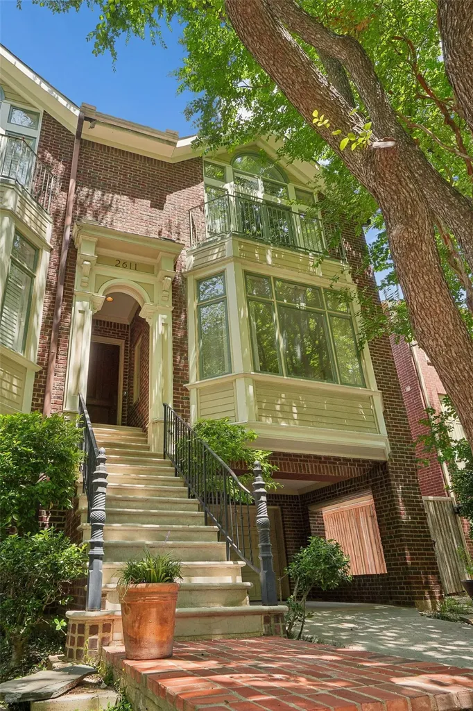 2611 Colby Street Dallas TX 75204